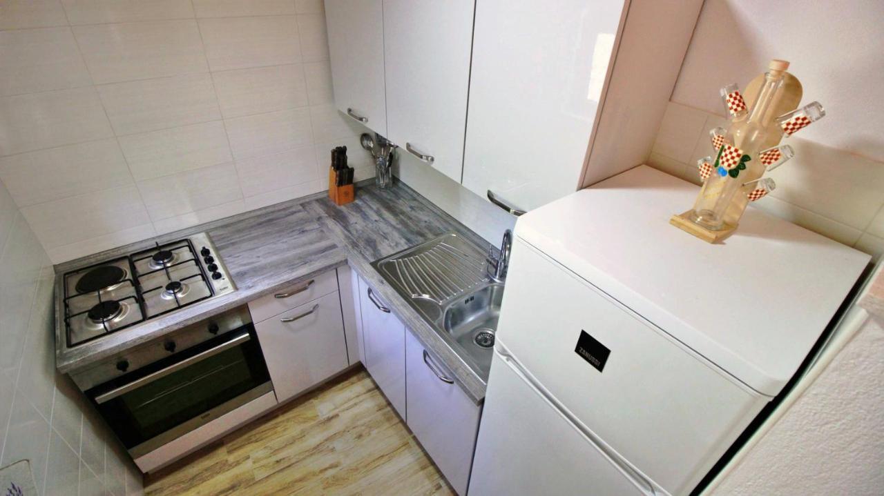 Holiday Home Jozo Омиш Экстерьер фото